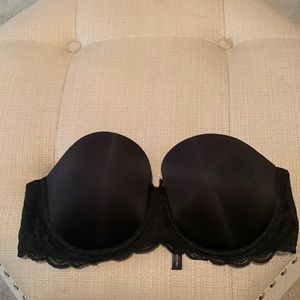 Victoria’s Secret black strapless bra 36D